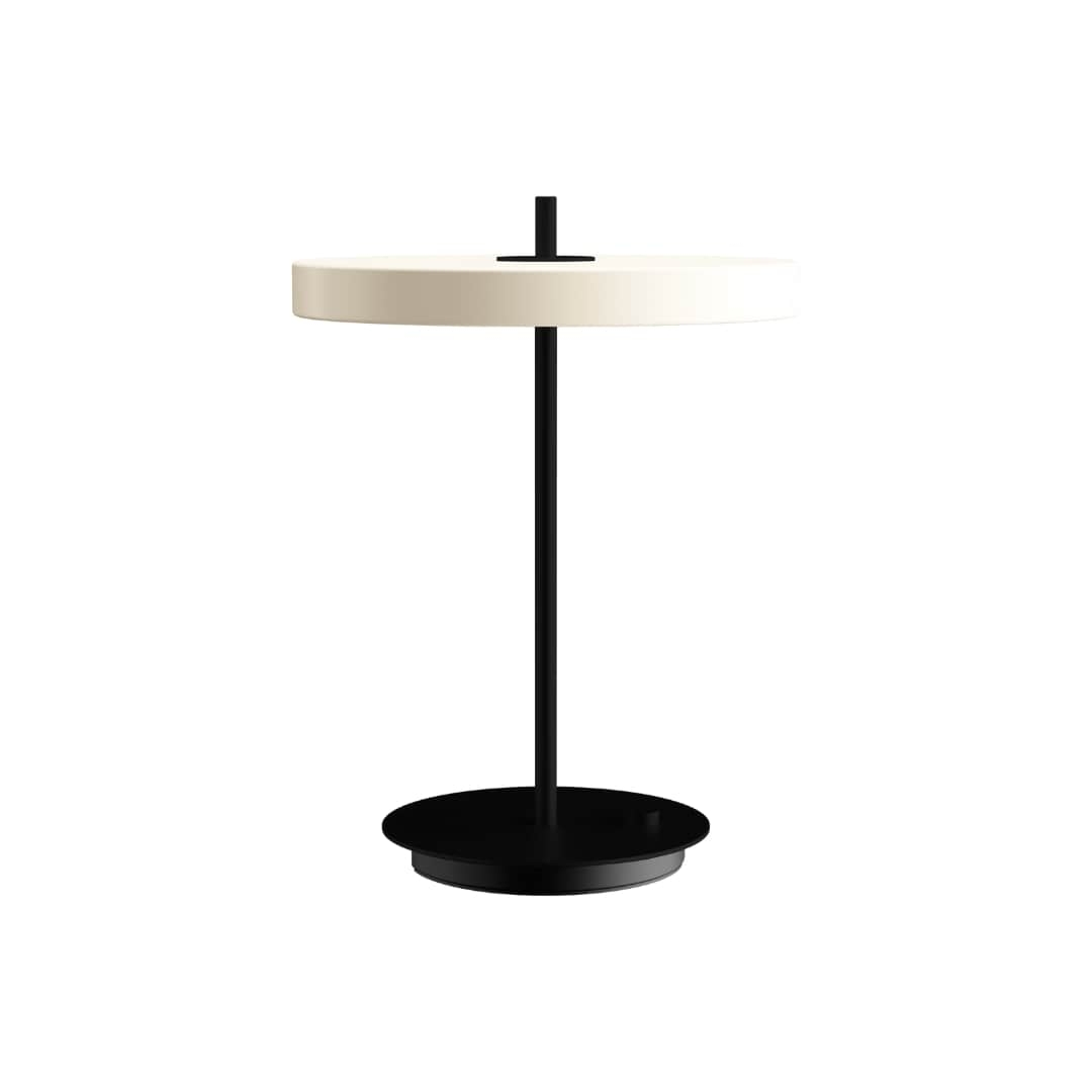 Asteria Bordlampe Perle Hvid Sort Base Umage